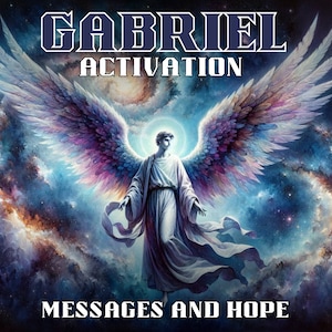 Può includere: Un dipinto digitale di un angelo con grandi ali iridescenti su uno sfondo di nebulosa colorata. L'angelo indossa una tunica bianca e ha un'aureola. Il testo "GABRIEL ACTIVATION MESSAGES AND HOPE" è in alto e in basso nell'immagine.