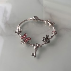 Disneys Musse Pigg och Mimmi Pigg berlockarmband
