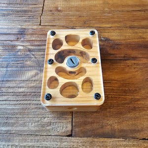 Handcrafted Wooden Ant Nest - Founding Stage Formicarium for Ant Colony Beginners