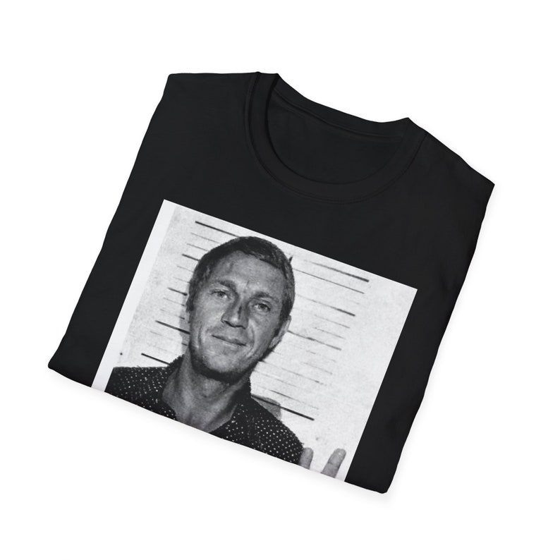 Steve McQueen Mugshot T-Shirt Unisexe Softstyle T-Shirt image 6