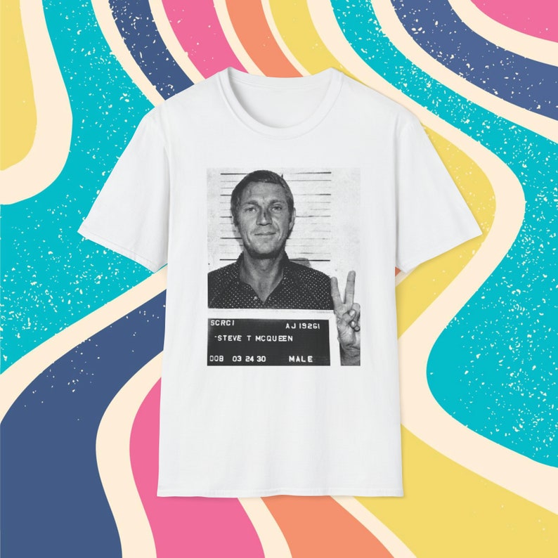 Steve McQueen Mugshot T-Shirt Unisexe Softstyle T-Shirt image 1