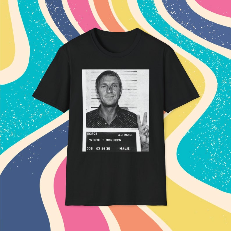 Steve McQueen Mugshot T-Shirt Unisexe Softstyle T-Shirt image 4
