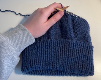 Charly hat ENGLISH knitting pattern - unisex beanie worked in the round on needle 5 and 6 mm with Italian CO. Quick, easy and cheap to make