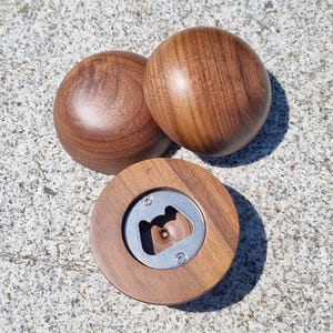 Wooden bottle opener / bottle opener