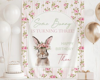 パーソナライズされたウサギが3歳になるサイン 春の誕生日パーティーの背景 かわいいウサギのピンクのバナーのアイデア ウサギの誕生日パーティーの装飾 ウサギのサイン