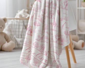 Rosa Safari-filt för babyflicka, elegant babyshowerpresent, elegant toile, safari-barnrumsdekor, Chinoiserie-filt för spjälsäng, nyfödd, hemkomstfilt
