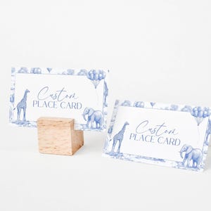 Modèle de marque-place pour baby shower toile bleue Modèle imprimable pour carte de table baby shower Safari élégant modèle toile de Jouy pour baby shower