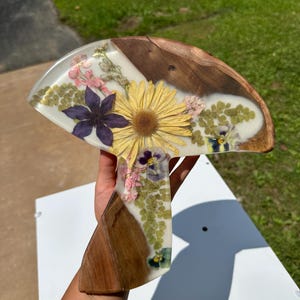 Ahorn Maserholz Pilz Untersetzer mit Epoxidharz und Blumen