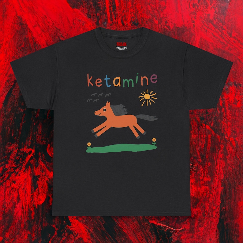 Grappig shirt, ketamine-paardenshirt, schattig meme-T-shirt, ketamine-graphic T-shirt, EDM-festivaloutfit, oversized gewassen T-shirt, BFF-cadeaus Black