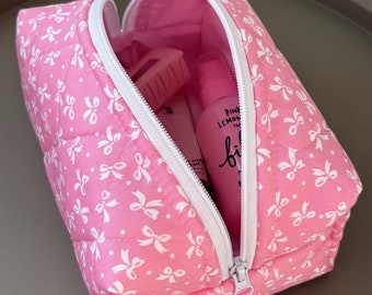 Sminkväska med rosett, kokettpåse, handgjord quiltad sminkväska med rosa band