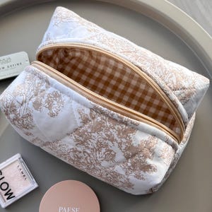 Trousse de toilette moyenne - trousse de maquillage en coton toile de jouy - organiseur cosmétique fait main esthétique, cadeau pour elle