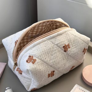 Trousse de maquillage en coton ours en peluche, trousse de toilette imprimée ours, pochette moyenne en peluche, cadeau de Noël pour elle, jolie trousse à maquillage, trousse de rangement pour bébé