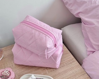 Bolsa de maquillaje Gingham - bolsa cosmética gingham rosa hecha a mano, acolchada, bolsa de bolsa, bolsa cosmética linda, bolsa con cremallera estética