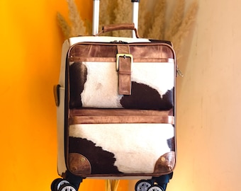 Valigia in pelle realizzata a mano: bagaglio in stile western, pelle intagliata a mano con pelo di mucca, borsa a rotelle dipinta a mano in stile Navajo