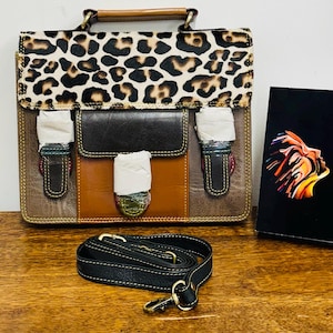 Cartable en cuir coloré à bandoulière | Sac à main en cuir recyclé | Impression de poils d'animaux sur le sac à main| Cadeau unique pour elle | Respectueux de l'environnement |