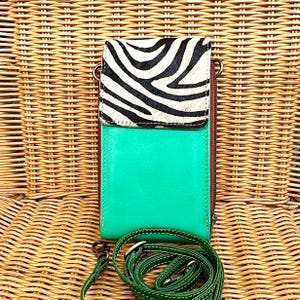 Bolso de cuero para teléfono oculto / Bolso bandolera para teléfono / Bolso tipo cartera para teléfono / Bolso bandolera para teléfono / Hecho a mano y ecológico / Cuero reciclado