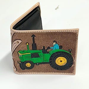 Carteira de couro masculina | Carteira feita à mão | Carteira dobrável | Carteira de couro para cartão | Carteira com trator | Presente para ele | Presente para padrinho de casamento