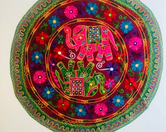 Handbestickte runde Tischdecke mit Elefant | Indische Tischdecke | Einweihungsgeschenk | Wandkunst | Geschenk für Sie |