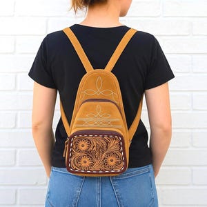 Handgeschnitzter Leder- und Wildlederrucksack: Kleiner Rucksack im Western-Stil in verschiedenen Farben