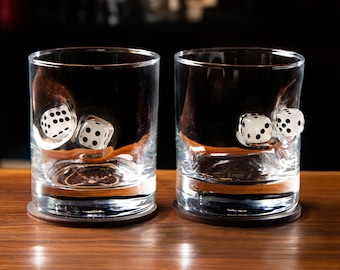 Whiskey glass with game dice for board games | for fans of board games | Board game enthusiasts | Tabletop gaming fans | a unique gift