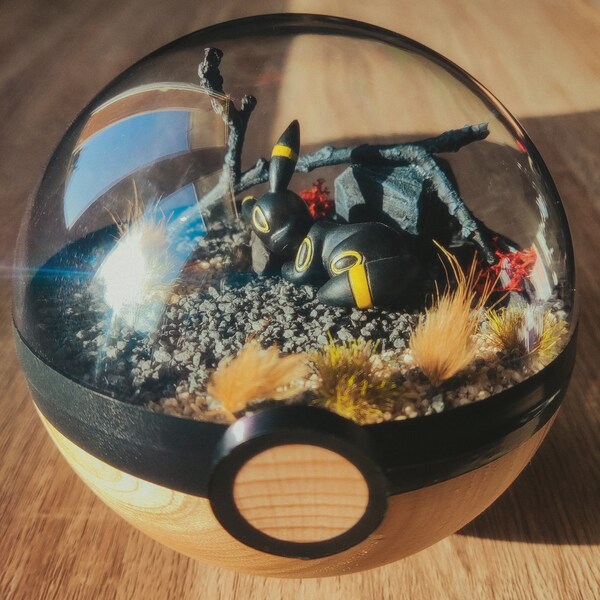 UMBREON (Noctali) Woodball Pokeball Terrarium 12 cm