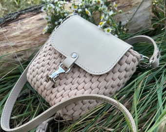 Minimalist shoulder crochet bag. Handmade crossbody for any look.