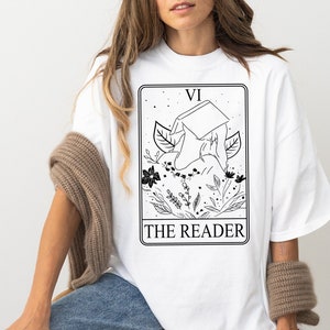 Leser Tarot Karte Shirt, Leser Komfort Farben, Bookish Komfort Farben Shirt, Buch Liebhaber Geschenk, Bücherwurm Shirt, Buch Tarot Karte, Autor