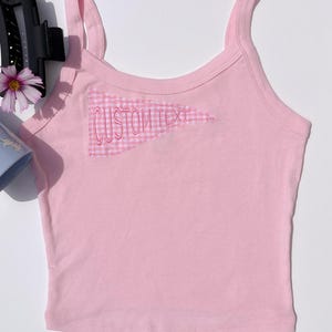 カレッジペナントパッチワークタンクトップカスタムギフトシニアフットボールゲームカレッジグッズ刺繍ベビーTシャツカスタムタンクトップY2Kタンクトップギフト