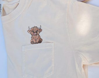 T-shirt brodé vache Highland pour bébé Motif de broderie original couleurs confort avec poche T-shirt vache Highland pelucheux brodé