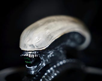 Alien Xenomorph Desk Buddy