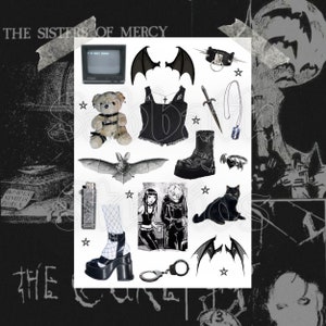 Peut inclure: Une feuille d'autocollants avec divers motifs gothiques et punk, dont des chauves-souris, des étoiles, un ours en peluche, un corset, des bottes, une épée, un chat et un couple de style punk. Le texte "The Sisters of Mercy" est en haut de la feuille.