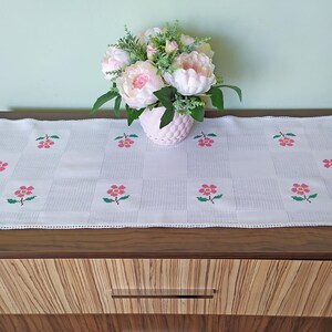 Handmade embroidery vintage runner with pink flowers White cotton runner with cross-stitched flowers Country house decor Vintage embroidery