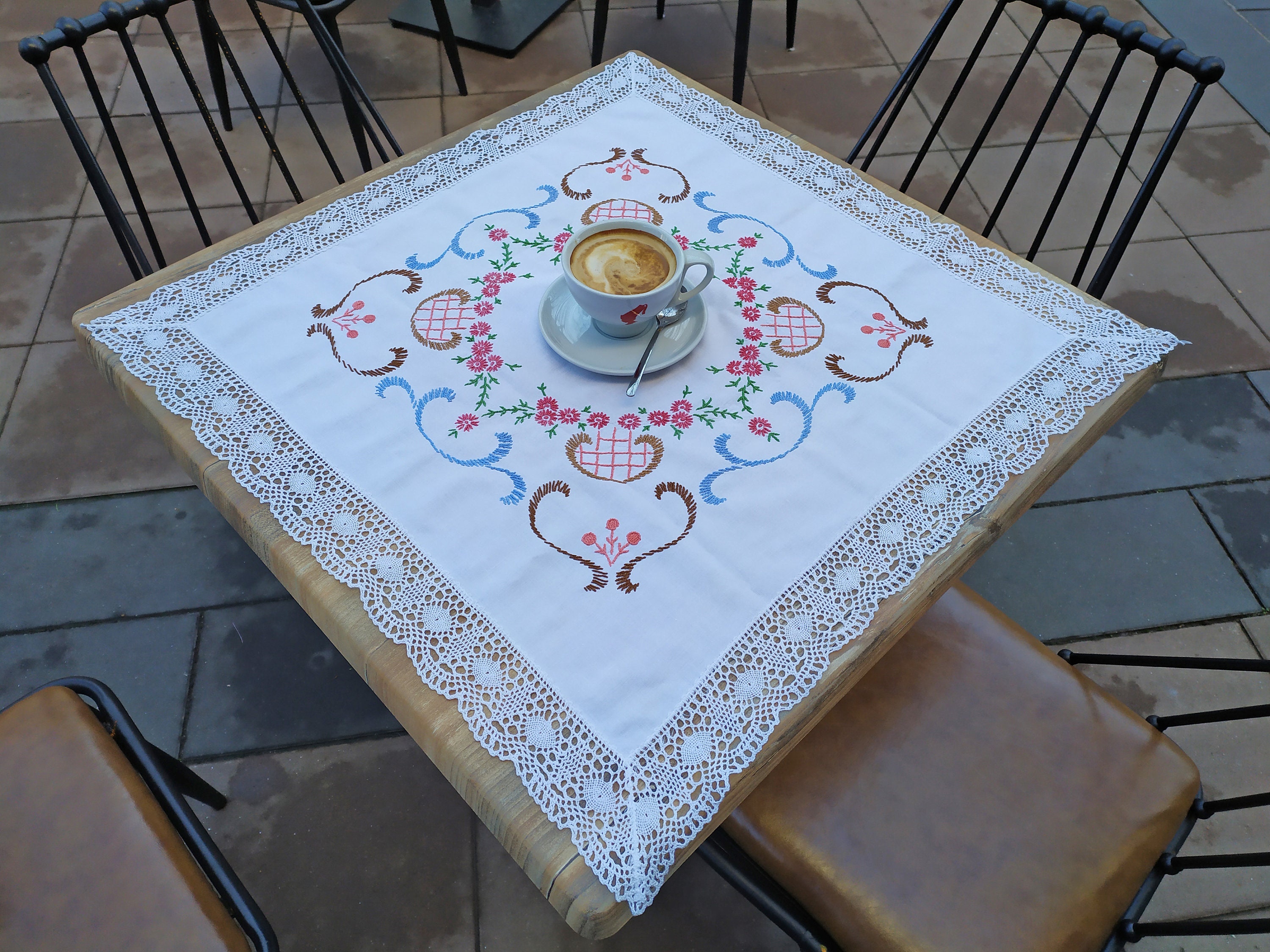 花柄手刺繍 テーブルクロス　ヴィンテージ　ハンドメイド　レースクロス 花柄手刺繍 テーブルクロス ヴィンテージ ハンドメイド レース