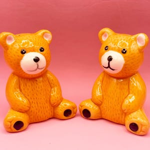 Saleiro e pimenteiro de pelúcia vintage Country Manor, decoração de cozinha em cerâmica com urso dos anos 90