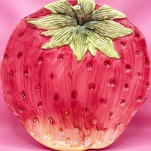 Vintage Strawberry Ceramic Serving Plate: Kitchen Wall Decor