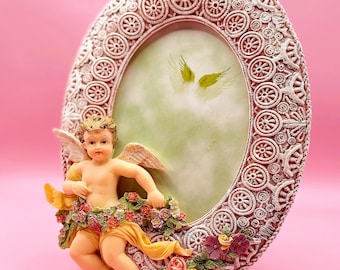 Vintage Oval Picture Frame: Cherub Angel with Floral Details