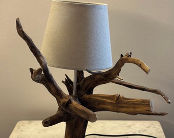 Stehlampe Naturholz, Wurzelholz mit Maserungen, gedämpftes Licht, Ambienteleuchte, handgefertigtes Unikat