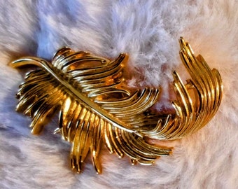 Crown Trifari Gold Feather Pin VTG Brooch
