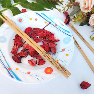 Personalized chopsticks set with your message or name. Custom chopsticks Gift for wedding favors. Korea-japanese chopsticks.