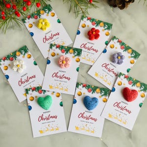 Pflanzbares Wildblumen-Samen-Papier für Weihnachten. Weihnachtsgastgeschenke Schütte. Bunte Papierförmchen. Umweltfreundliche Geschenke für Gäste.