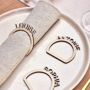Personalisierter hölzerner Serviettenring mit Vornamen, Ortsmarkierung für Hochzeit, Taufe, Geburtstag, berufliche Veranstaltung