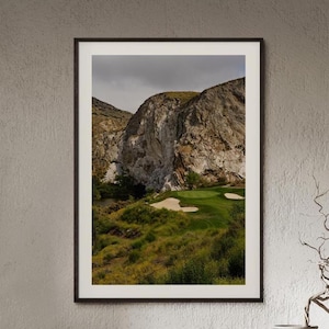 Impressão de fotografia de golfe: Spinel Slide Fine Art Design de campo paisagístico para espaços contemporâneos