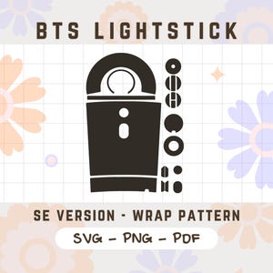 Può includere: Grafica in bianco e nero di un Lightstick BTS, con il testo "BTS LIGHTSTICK" in alto. Sotto la grafica del lightstick ci sono le parole "SE VERSION - WRAP PATTERN" e "SVG - PNG - PDF". Il design del lightstick è un'illustrazione stilizzata e semplificata.