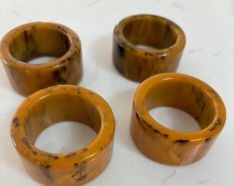 Vintage Bakelite Napkin Rings, "Burlwood" - set of 4