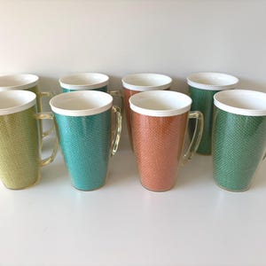 Vintage Raffia behandelt Becher 8er-Set, bunte Acryl Mid Century Wassergläser, 10 Unzen Pool Trinkgefäß Retro Barware