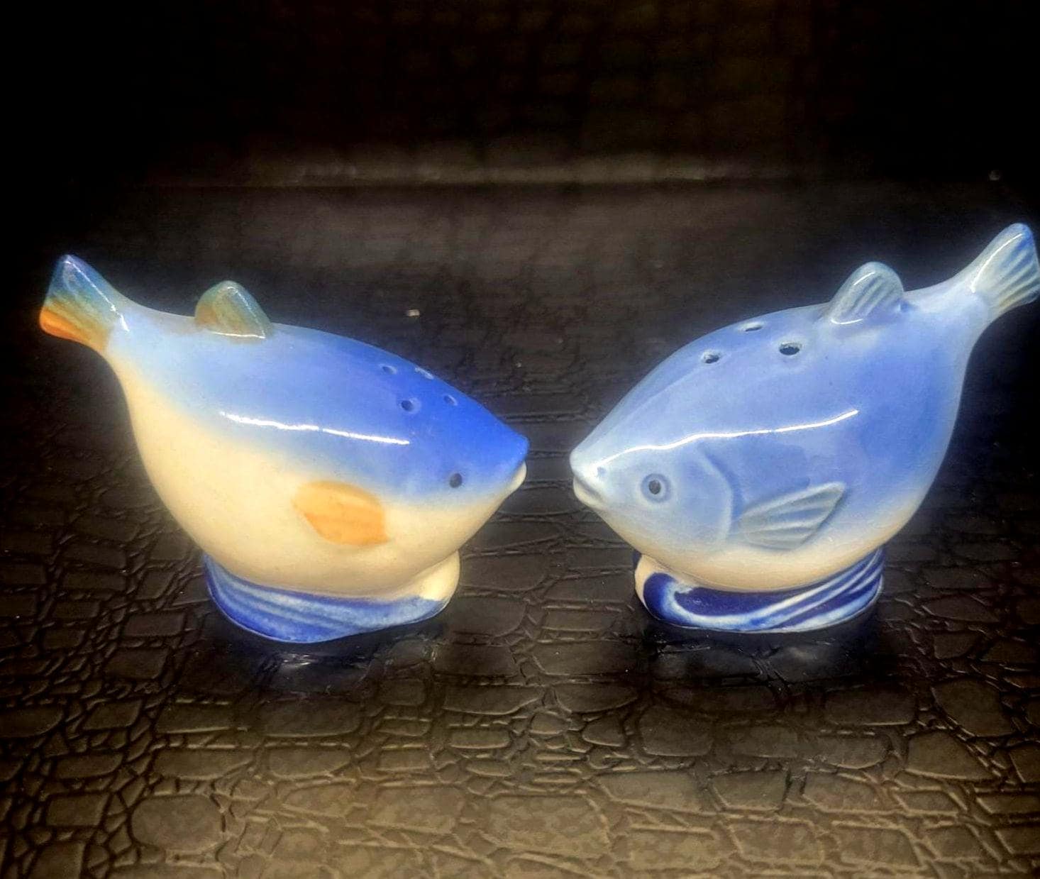 Vintage Blue & White Puff Fisch Salz und Pfefferstreuer - Made in Japan