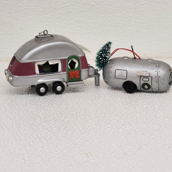 Palla Di Natale Con Modellino Winnebago Winnie Drop 1710 Camper 1:64 - GreenLight 2017