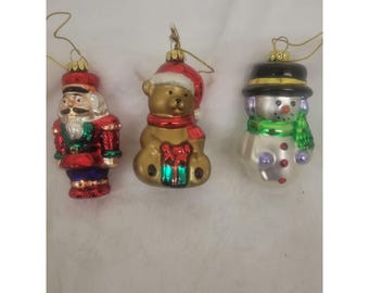 Vintage Avon traditionella glasjuldekorationer 2001 Set om 3 - Jultomten snögubbe björn