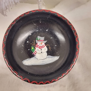 Primitieve handgeschilderde sneeuwpop 6&quot; houten kom decoratieve vakantiekom