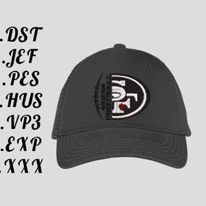 Puede incluir: Una gorra de camionero negra con un logotipo bordado en blanco y rojo que dice "SF" y "FOOTBALL" sobre un balón de fútbol blanco y negro. El logotipo está centrado en la parte delantera de la gorra.